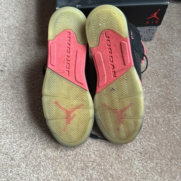 Jordan's Sz 7 women's - Picture 4 of 4